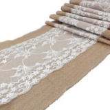Chemin de Table en Toile de Jute avec dentelle sur les côtés1